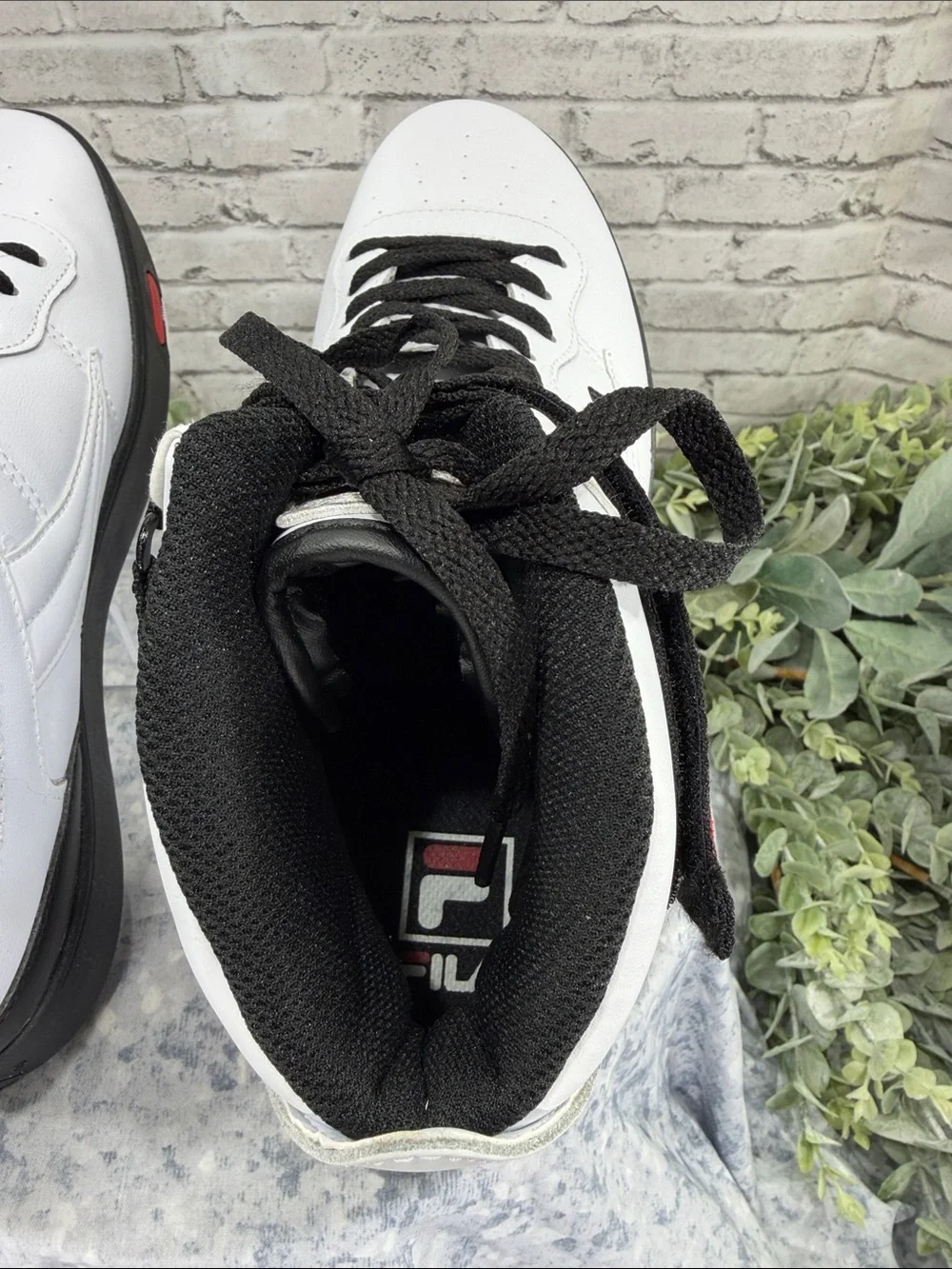 FILA “V-10 Lux” White & Black Synthetic Leather Mid-High Sneakers Mens 11.5M EUC